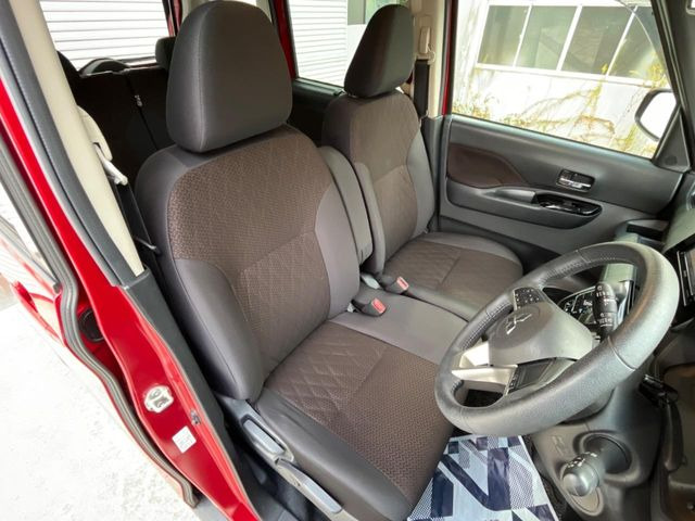 �y�n�[�t���U�[�V�[�g�z�������ƍ���S�n�𗼗������l�C�̃V�[�g���w�ʁE���ʂ̃t�@�u���b�N�f�ނ́A�ʋC���̗ǂ��⊊��ɂ����ɗD��Ă��܂��B�C���╞���ɍ��E���ꂸ���K�ɂ���肢�������܂��B