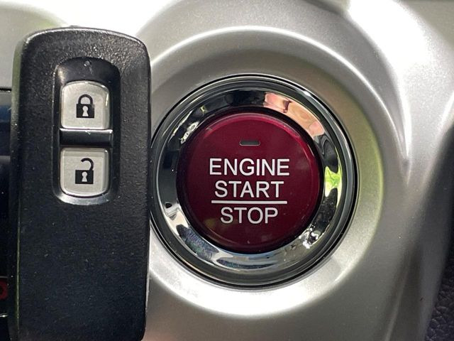 �yHonda�X�}�[�g�L�[�z�J�o����|�P�b�g�ɓ��ꂽ�܂܂ł��h�A�̎{���E�������\�ȃX�}�[�g�L�[�𑕔��B�G���W���̃I���E�I�t�����J�M�����o���K�v����������Ƃ��Ă��֗��ł���