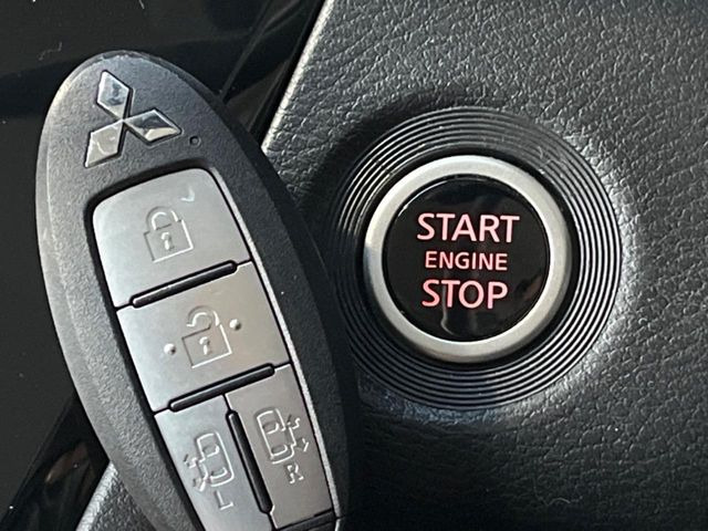 �y�I�y���[�V�����L�[�z�J�o����|�P�b�g�ɓ��ꂽ�܂܂ł��h�A�̎{���E�������\�ȃX�}�[�g�L�[�𑕔��B�G���W���̃I���E�I�t�����J�M�����o���K�v����������Ƃ��Ă��֗��ł���