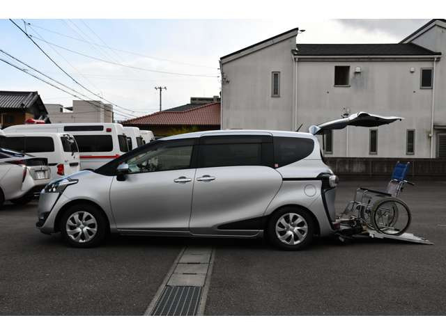 シエンタ1.5 G ウェルキャブ 車いす仕様車 タイプI 助手席側セカンドシート付