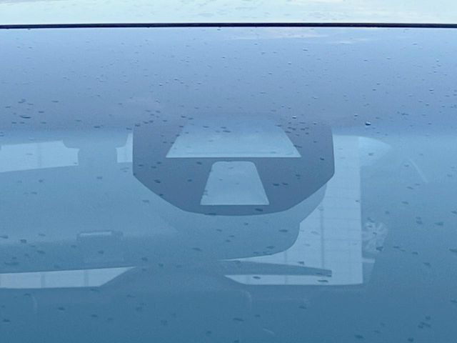 �y�z���_�Z���V���O�z���s���ɑO���̎ԗ�����F�����A�Փ˂������Ȏ��͌x��ƃu���[�L�ŏՓˉ���Ɣ�Q�y�����A�V�X�g�B�����S�Ƀh���C�u�����y���݂��������܂��B