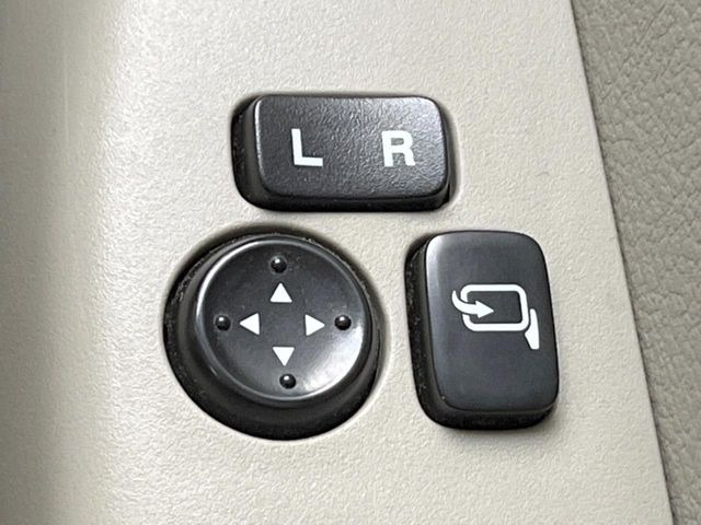 �y�d���i�[�~���[�z�T�C�h�~���[�͓d���i�[���ƂȂ��Ă���A�������ԏ�ł��L�Y�������X�N��}�����܂��B