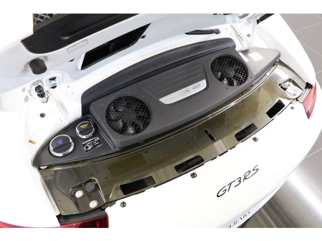 �A�N�Z������ɒ����ɔ������A�h���C�o�[�̈ӎv��]�����ƂȂ��H�ʂ֓`���܂��B�g�����X�~�b�V������PDK�݂̂̐ݒ�Ȃ���A���̕ϑ��X�s�[�h�Ɛ��m���͂��͂⃌�[�V���O�J�[���̂��́B