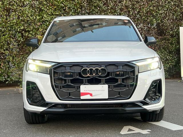 Q755 TFSI クワトロ Sライン 4WD