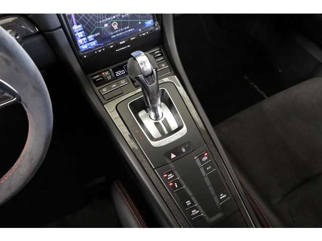 PDK�͕ϑ��̑����Ɛ��m���ɂ����Đl�Ԃ̑���𗽉킵�A�t�������ł��u���[�L���O�ł��h���C�o�[����ؗ��؂�܂���B�����ł͎h���I�ɁA�T�[�L�b�g�ł͐� �ΓI�ȐM�����������炷�����x�̍����ł��B