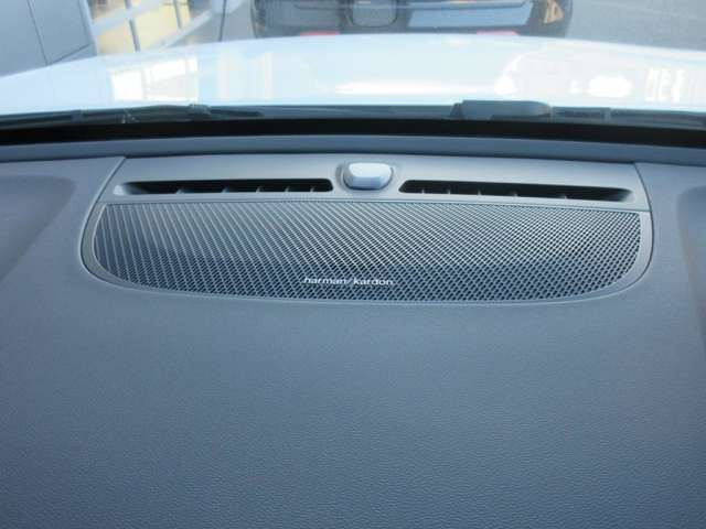 XC40ウルトラ B4 AWD ダークエディション 4WD