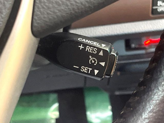 �y�N���[�Y�R���g���[���z�������H�����N���N���s�B�A�N�Z���𗣂��Ă���葬�x�ő��s���ł��A�������^�]���̕��S���y��!�����E�������ȒP�ȃX�C�b�`����Œ����ł��܂��B