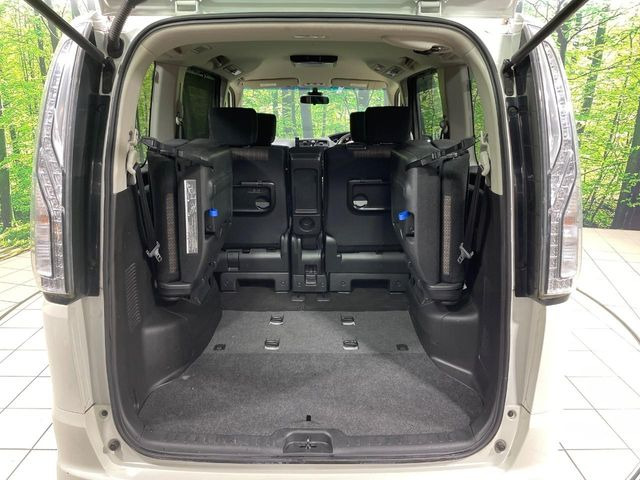 ���i�̂���������ʋ΁A���}���ɏ\���ȉ׎��X�y�[�X���m�ۂ��Ă���܂��B�Z�J���h�V�[�g��|���ƁA�傫�ȉו��̐ύڂ��\�ł���