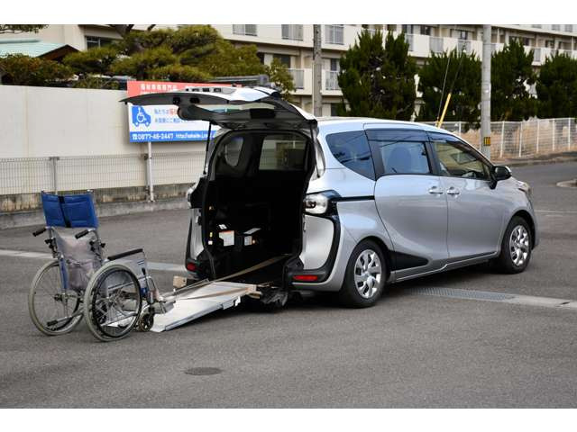 シエンタ1.5 G ウェルキャブ 車いす仕様車 タイプI 助手席側セカンドシート付