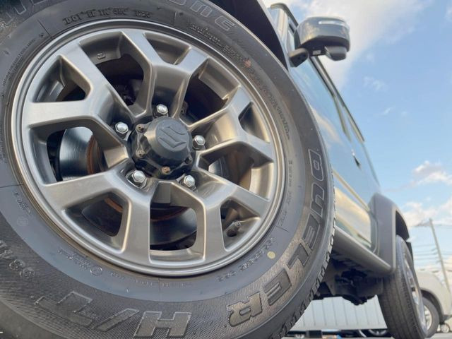 �y�����A���~�z�C�[���z�O�ςɃ}�b�`���������A���~�z�C�[���𑕒����Ă���܂��B�e��ЊO�A���~�z�C�[����A�X�^�b�h���X�^�C�����戵�����Ă���܂��B���񂲑��k����������