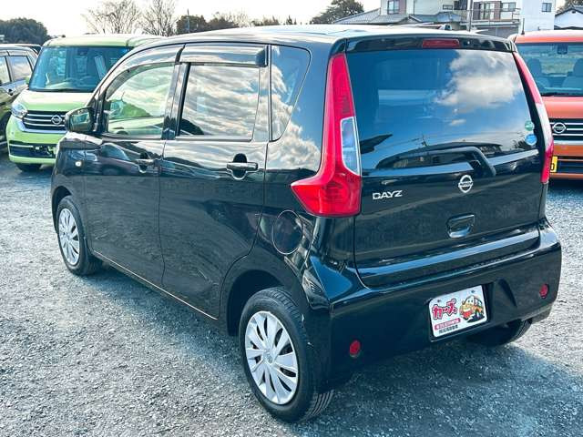 ���X�ł͌y�����Ԃ��畁�ʎԂ܂ŕ��L���I�[�����[�J�[�̎Ԏ�E�F�E�O���[�h��L�x�ɑ����Ă���܂��B