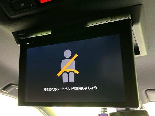 【フリップダウンモニター】大画面モニターで後席でもエンタメをお楽しみいただけます。小さなお子様にも大人気の装備です♪