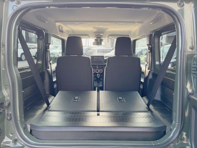 ���i�̂���������ʋ΁A���}���ɏ\���ȉ׎��X�y�[�X���m�ۂ��Ă���܂��B�Z�J���h�V�[�g��|���ƁA�傫�ȉו��̐ύڂ��\�ł���