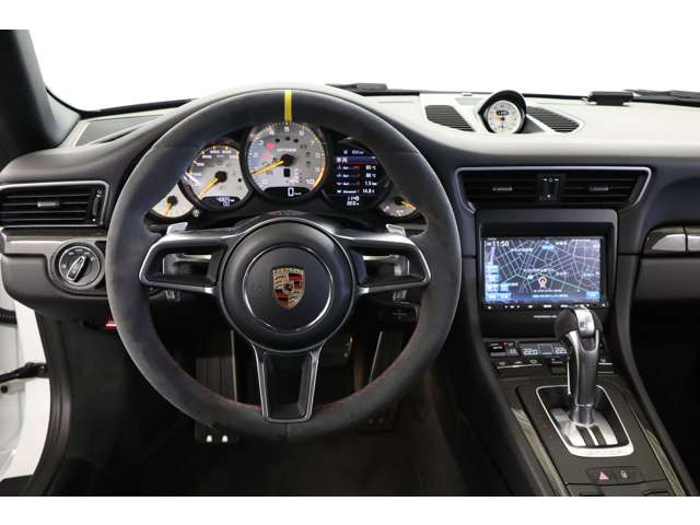 991�O���^GT3 RS�́A������f���Ƃ͈قȂ�r�X�����Ə��x�̍��������́B�d�q����ɗ��肷���Ȃ��t�B�[�����O�ƁA���R�z�C�G���W���̊����x�́A�����x�Ɠ����`�ł͐��܂�Ȃ��ƌ����Ă��܂��B