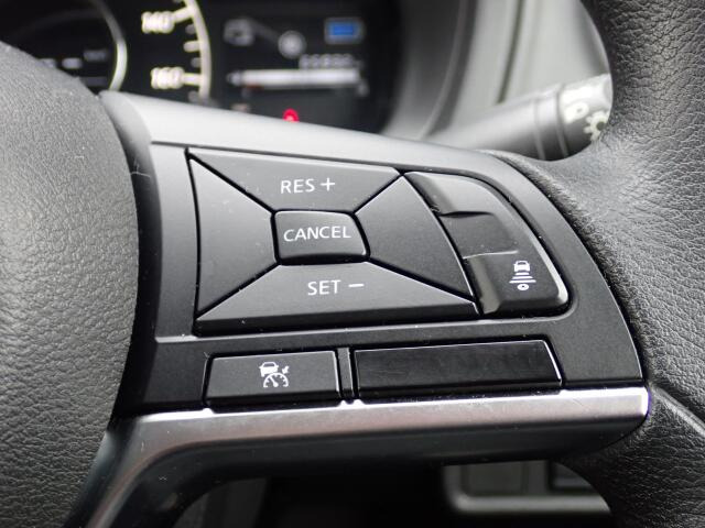 �y�N���[�Y�R���g���[���z�������H�ł̒��������s���y�Ɂ�A�N�Z���y�_���𓥂܂��Ɏԑ������ɕۂ��Ƃ��\�ł��B�O���̎ԗ������m���ĎԊԂ�ۂ悤�ɑ��x���߂��Ă���܂�!!