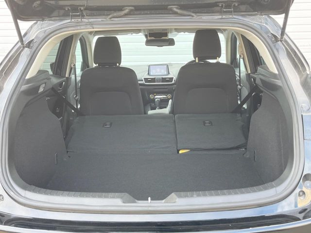 ���i�̂���������ʋ΁A���}���ɏ\���ȉ׎��X�y�[�X���m�ۂ��Ă���܂��B�Z�J���h�V�[�g��|���ƁA�傫�ȉו��̐ύڂ��\�ł���