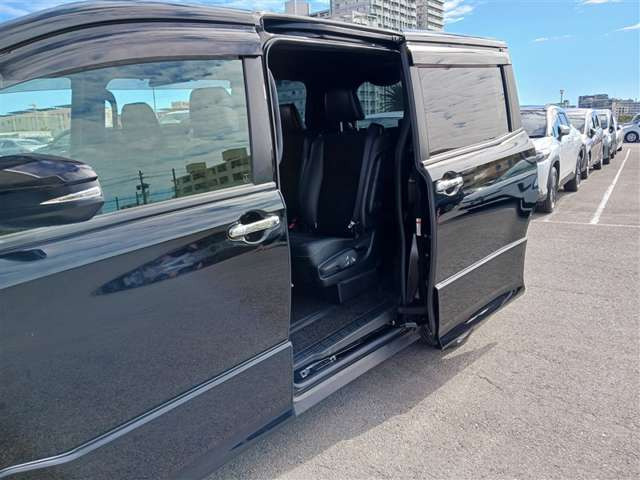 ノア1.8 ハイブリッド Si W×B II