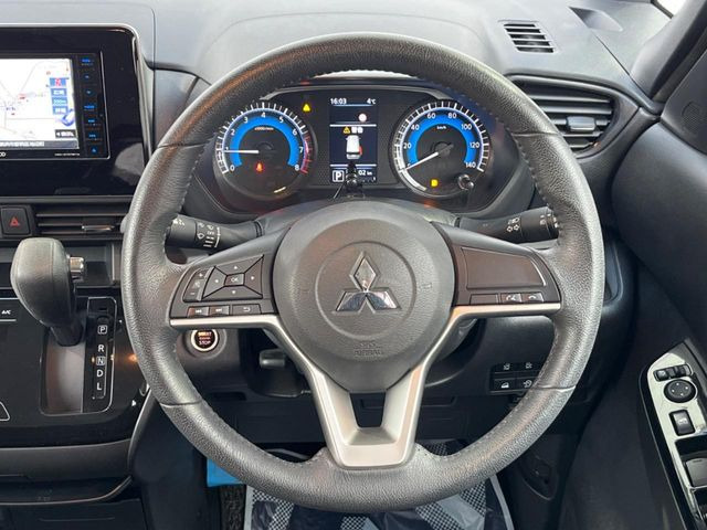 �y�����v�����X�e�A�����O�z�㎿�Ȋv���g�p���邱�ƂŁA��ɂ����������݂ƂĂ��^�]���₷���n���h���ł���