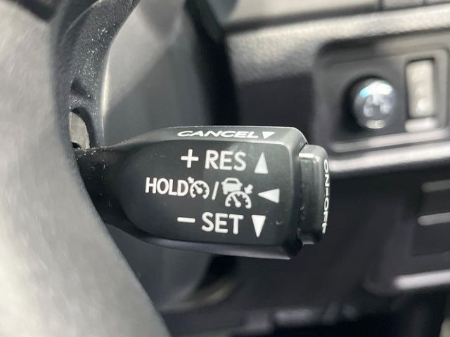 【レーダークルーズコントロール】高速道路での長距離走行が楽に!!自動で速度を保つクルーズコントロールが、衝突軽減システムと連携し、前方の車両を感知して車間を保つように速度調節してくれます!!