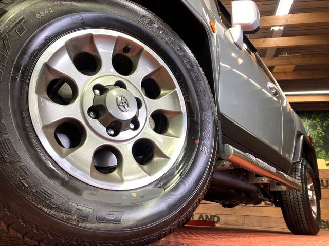 �y����17�C���`�A���~�z�C�[���z�O�ςɃ}�b�`���������A���~�z�C�[���𑕒����Ă���܂��B�e��ЊO�A���~�z�C�[����A�X�^�b�h���X�^�C�����戵�����Ă���܂��B���񂲑��k����������