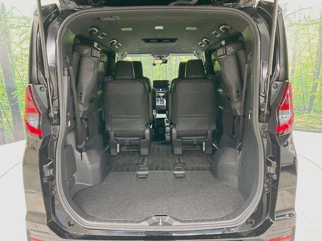 ���i�̂���������ʋ΁A���}���ɏ\���ȉ׎��X�y�[�X���m�ۂ��Ă���܂��B�Z�J���h�V�[�g��|���ƁA�傫�ȉו��̐ύڂ��\�ł���