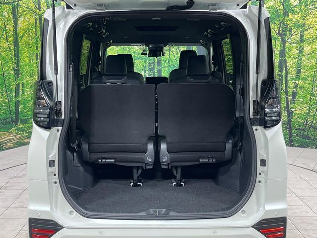 ���i�̂���������ʋ΁A���}���ɏ\���ȉ׎��X�y�[�X���m�ۂ��Ă���܂��B�Z�J���h�V�[�g��|���ƁA�傫�ȉו��̐ύڂ��\�ł���