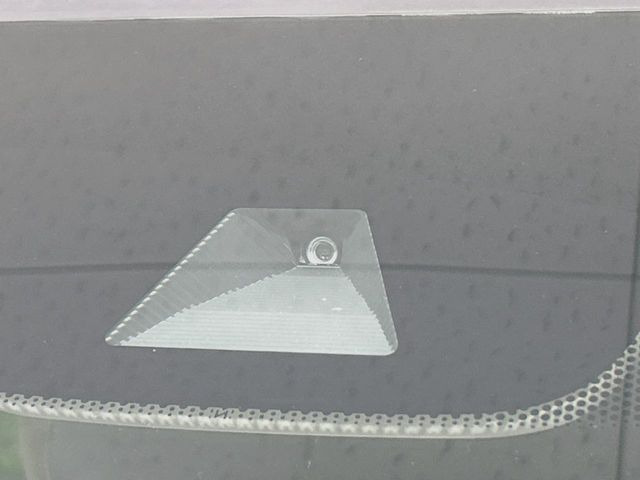 �y�z���_�Z���V���O�z���s���ɑO���̎ԗ�����F�����A�Փ˂������Ȏ��͌x��ƃu���[�L�ŏՓˉ���Ɣ�Q�y�����A�V�X�g�B�����S�Ƀh���C�u�����y���݂��������܂��B