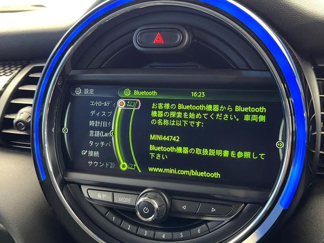 ��Bluetooth:���莝���̃X�}�[�g�t�H���ȂǂƐڑ����A�n���Y�t���[�ʘb��Տꊴ����~���[�W�b�N�Đ������y���݂��������܂��B�����ڑ��ł��̂Ŕς킵��������܂����