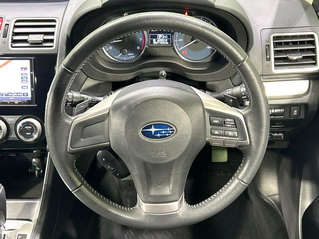 �y�����v�����X�e�A�����O�z�㎿�Ȋv���g�p���邱�ƂŁA��ɂ����������݂ƂĂ��^�]���₷���n���h���ł���