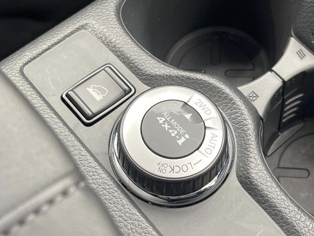 �y�I�[�����[�h4&times;4�z2WD/4WD���[�h����y�ɐ؂�ւ��\�B�R��d����2WD�A�X�^�b�N���ɖ𗧂�LOCK�AAUTO���[�h�ł�4WD�̔z���������Œ������A�H�ʏ󋵂��킸���肵��������T�|�[�g�B