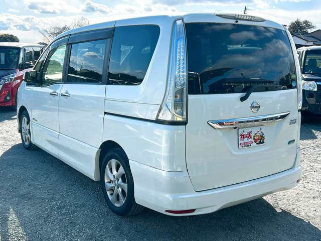 ���X�ł͌y�����Ԃ��畁�ʎԂ܂ŕ��L���I�[�����[�J�[�̎Ԏ�E�F�E�O���[�h��L�x�ɑ����Ă���܂��B