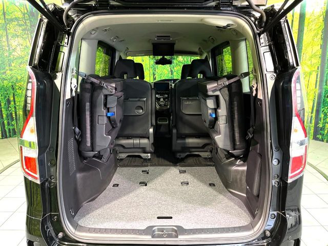 普段のお買い物や通勤、送迎等に十分な荷室スペースを確保しております。セカンドシートを倒すと、大きな荷物の積載も可能です♪
