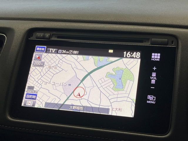 【メーカー純正ナビ】インテリアに溶け込むスタイリッシュな「専用設計」メーカーナビを装備♪視認性や操作性など基本性能にも優れ、より上質なカーライフをお楽しみいただけます。