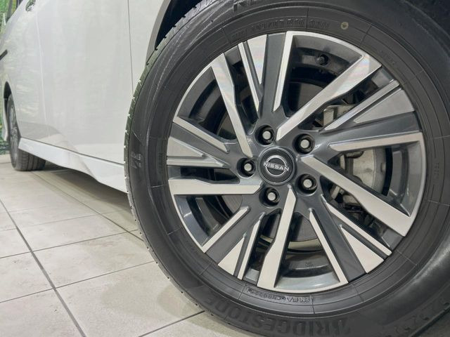 �y����16�C���`�A���~�z�C�[���z�O�ςɃ}�b�`���������A���~�z�C�[���𑕒����Ă���܂��B�e��ЊO�A���~�z�C�[����A�X�^�b�h���X�^�C�����戵�����Ă���܂��B���񂲑��k����������