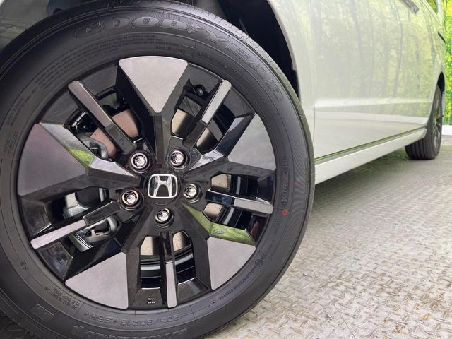 �y����16�C���`�A���~�z�C�[���z�O�ςɃ}�b�`���������A���~�z�C�[���𑕒����Ă���܂��B�e��ЊO�A���~�z�C�[����A�X�^�b�h���X�^�C�����戵�����Ă���܂��B���񂲑��k����������