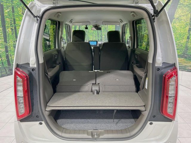 ���i�̂���������ʋ΁A���}���ɏ\���ȉ׎��X�y�[�X���m�ۂ��Ă���܂��B�Z�J���h�V�[�g��|���ƁA�傫�ȉו��̐ύڂ��\�ł���