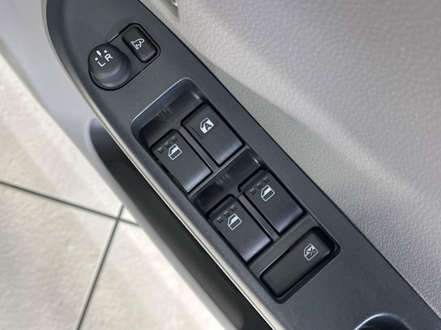 �y�d���i�[�~���[�z�T�C�h�~���[�͓d���i�[���ƂȂ��Ă���A�������ԏ�ł��L�Y�������X�N��}�����܂��B