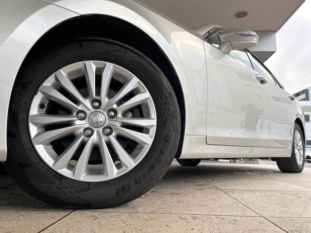 �y����16�C���`�A���~�z�C�[���z�O�ςɃ}�b�`���������A���~�z�C�[���𑕒����Ă���܂��B�e��ЊO�A���~�z�C�[����A�X�^�b�h���X�^�C�����戵�����Ă���܂��B���񂲑��k����������