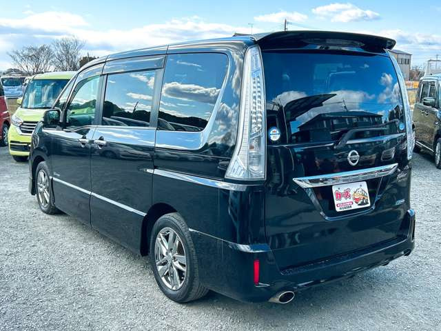 ���X�ł͌y�����Ԃ��畁�ʎԂ܂ŕ��L���I�[�����[�J�[�̎Ԏ�E�F�E�O���[�h��L�x�ɑ����Ă���܂��B