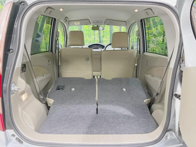 ���i�̂���������ʋ΁A���}���ɏ\���ȉ׎��X�y�[�X���m�ۂ��Ă���܂��B�Z�J���h�V�[�g��|���ƁA�傫�ȉו��̐ύڂ��\�ł���