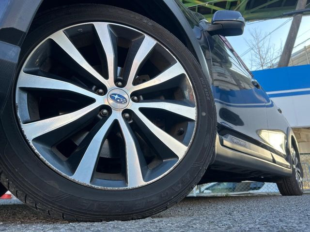 �y����17�C���`�A���~�z�C�[���z�O�ςɃ}�b�`���������A���~�z�C�[���𑕒����Ă���܂��B�e��ЊO�A���~�z�C�[����A�X�^�b�h���X�^�C�����戵�����Ă���܂��B���񂲑��k����������