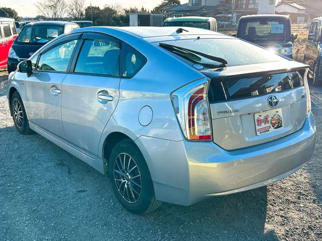 ���X�ł͌y�����Ԃ��畁�ʎԂ܂ŕ��L���I�[�����[�J�[�̎Ԏ�E�F�E�O���[�h��L�x�ɑ����Ă���܂��B