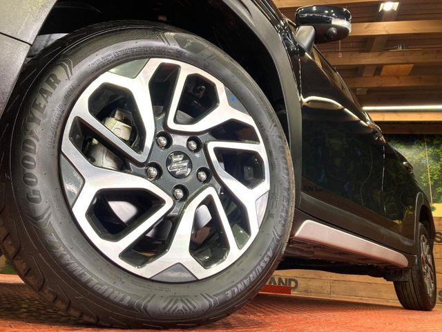 �y����16�C���`�A���~�z�C�[���z�O�ςɃ}�b�`���������A���~�z�C�[���𑕒����Ă���܂��B�e��ЊO�A���~�z�C�[����A�X�^�b�h���X�^�C�����戵�����Ă���܂��B���񂲑��k����������