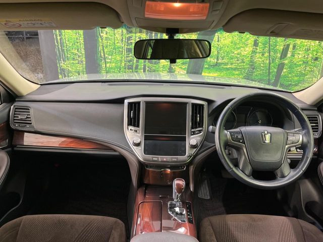 クラウンハイブリッド 2.5 ロイヤルサルーン