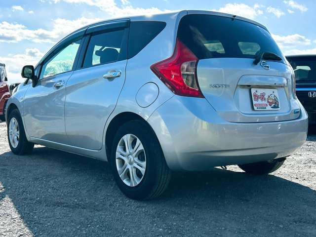 ���X�ł͌y�����Ԃ��畁�ʎԂ܂ŕ��L���I�[�����[�J�[�̎Ԏ�E�F�E�O���[�h��L�x�ɑ����Ă���܂��B