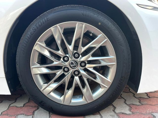 �y����19�C���`�A���~�z�C�[���z�O�ςɃ}�b�`���������A���~�z�C�[���𑕒����Ă���܂��B�e��ЊO�A���~�z�C�[����A�X�^�b�h���X�^�C�����戵�����Ă���܂��B���񂲑��k����������