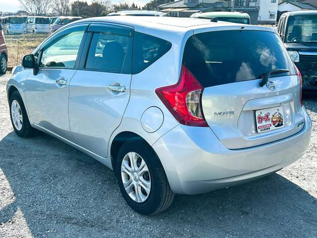 ���X�ł͌y�����Ԃ��畁�ʎԂ܂ŕ��L���I�[�����[�J�[�̎Ԏ�E�F�E�O���[�h��L�x�ɑ����Ă���܂��B