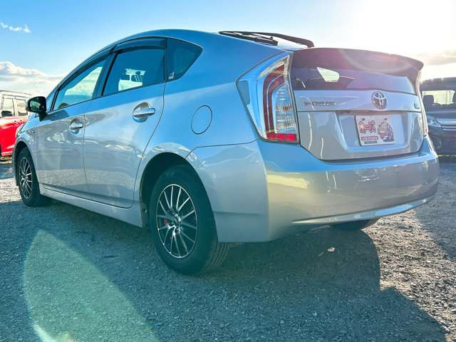 ���X�ł͌y�����Ԃ��畁�ʎԂ܂ŕ��L���I�[�����[�J�[�̎Ԏ�E�F�E�O���[�h��L�x�ɑ����Ă���܂��B