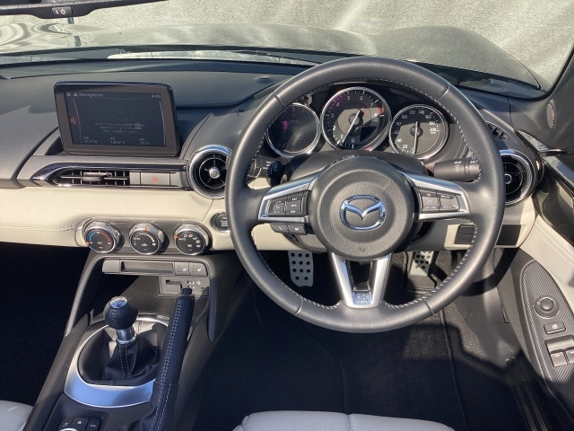 ロードスター1.5 S レザーパッケージ ホワイトセレクション