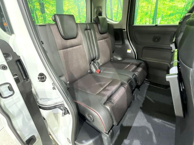 後部座席も気になるようなキズ・汚れやへたり等、大きなダメージはなく、良好な状態です。